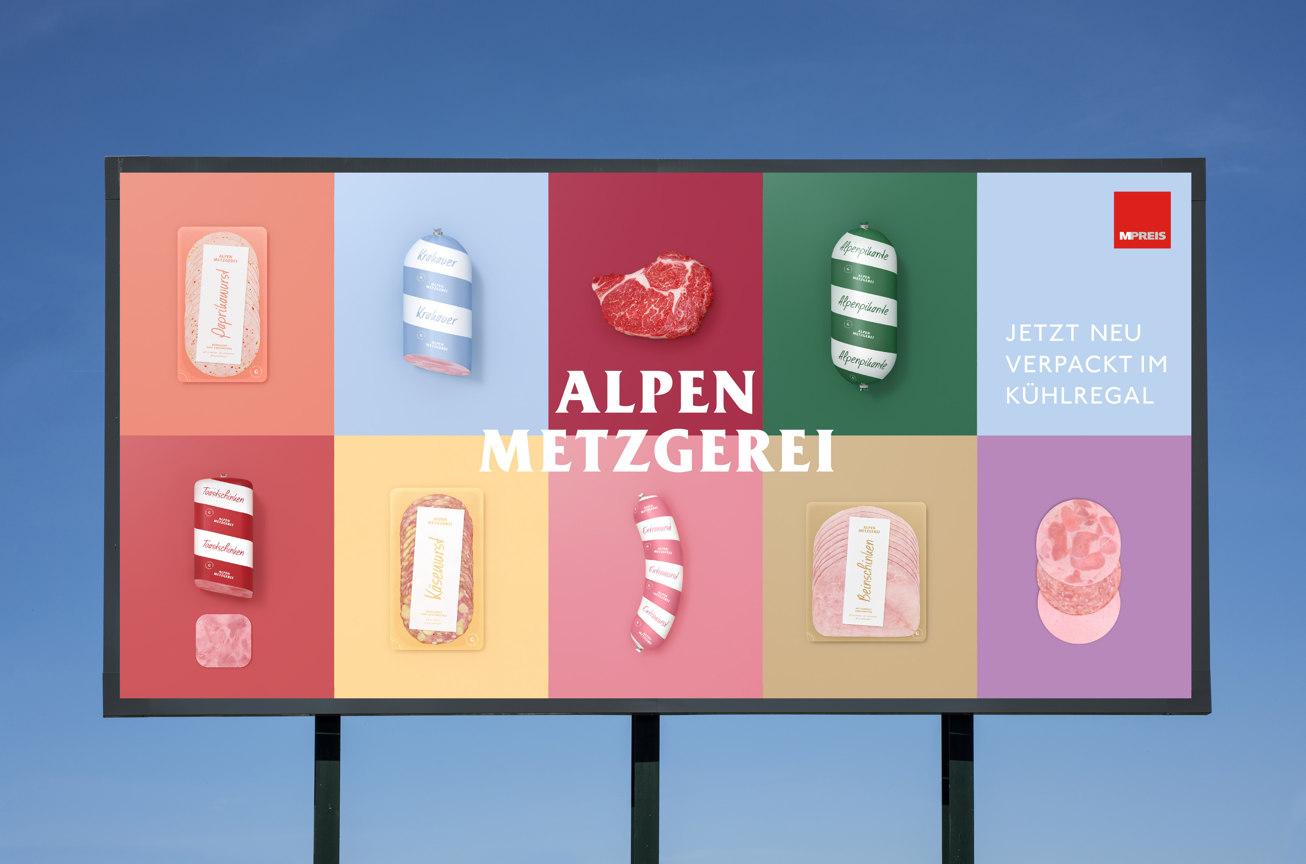 Außenwerbung für MPreis mit dem Text "ALPEN METZGEREI. JETZT NEU VERPACKT IM KÜHLREGAL." und Bildern von Wurst- und Fleischwaren.