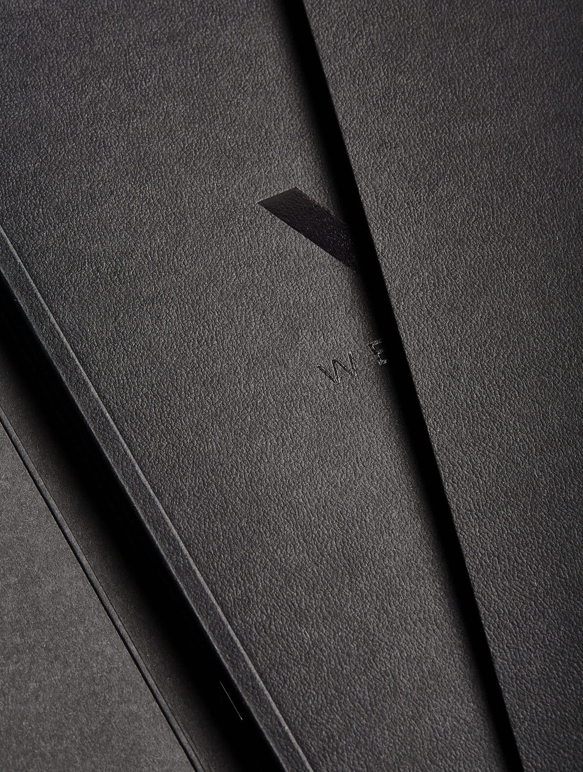 allea_group_am_werder_tor_bücher_dunkel_details