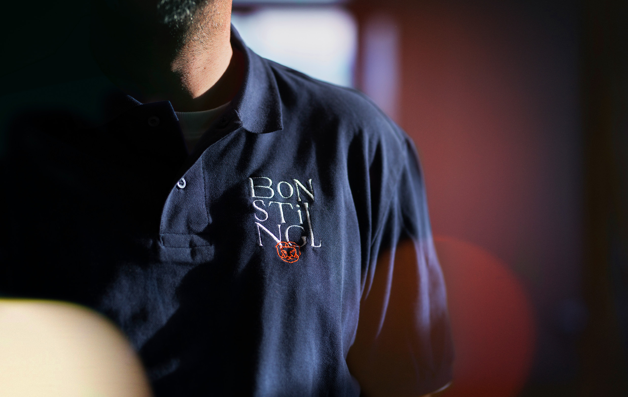 bonstingl_moodley_branding_logo_shirt