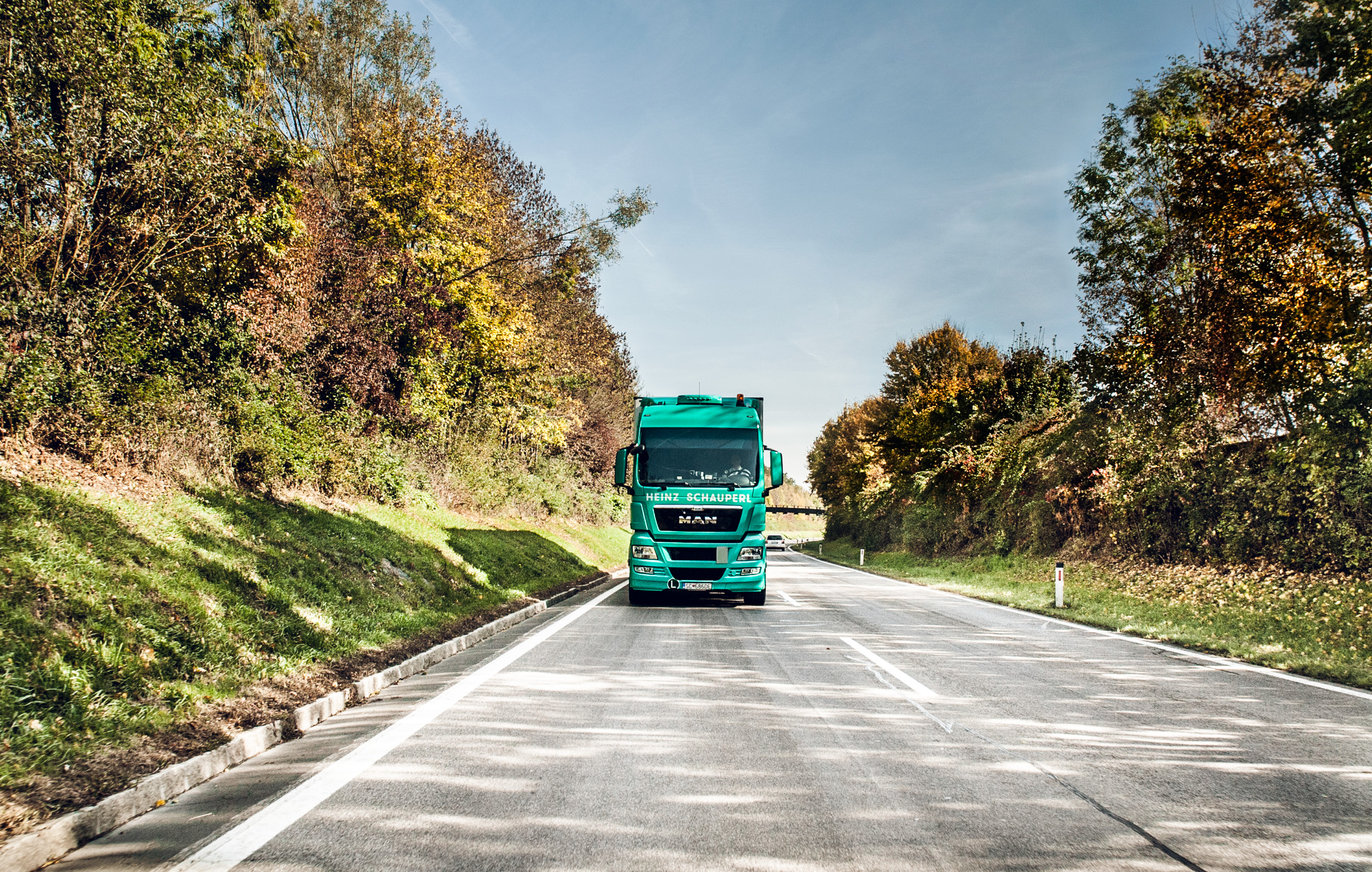 heinz_schauperl_logistics_moodley_branding_lkw_vorne