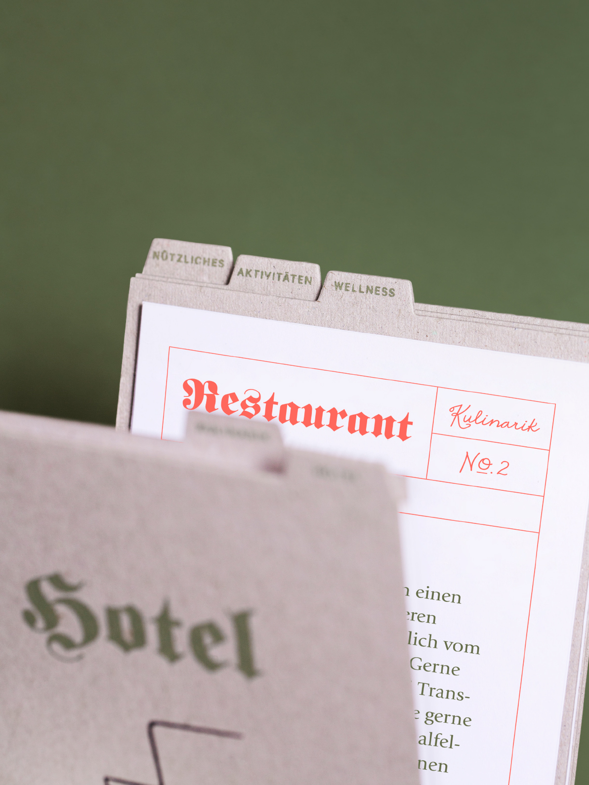 hotel_sepp_moodley_branding_broschüre_aufgeklappt