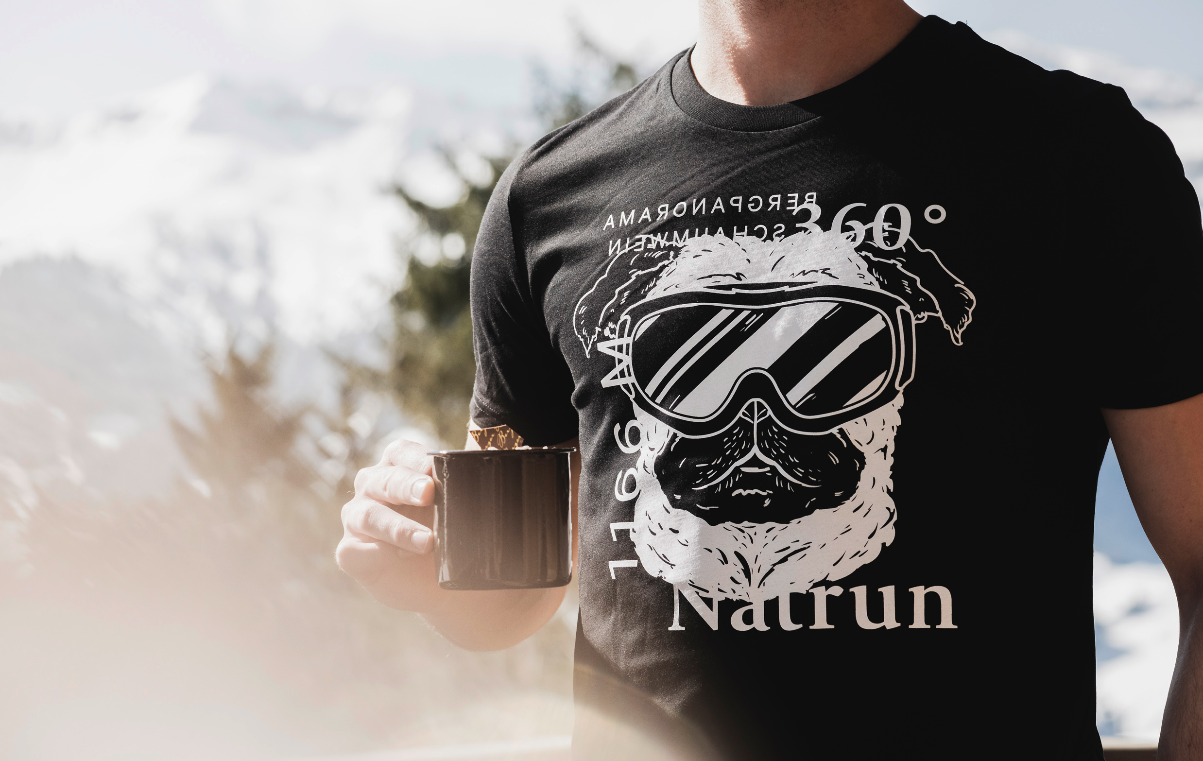tom_almhütte_moodley_branding_shirt